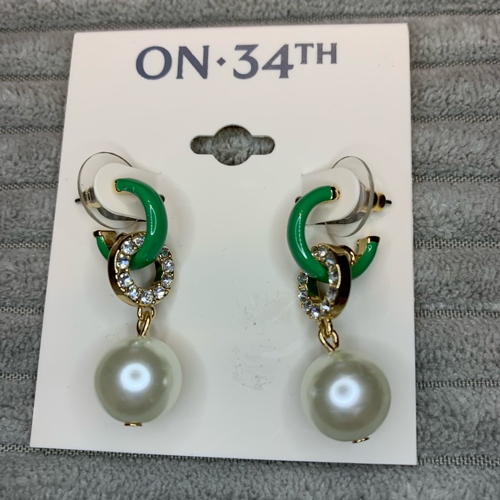 NWT Green and Gold Vintage Style Earrings